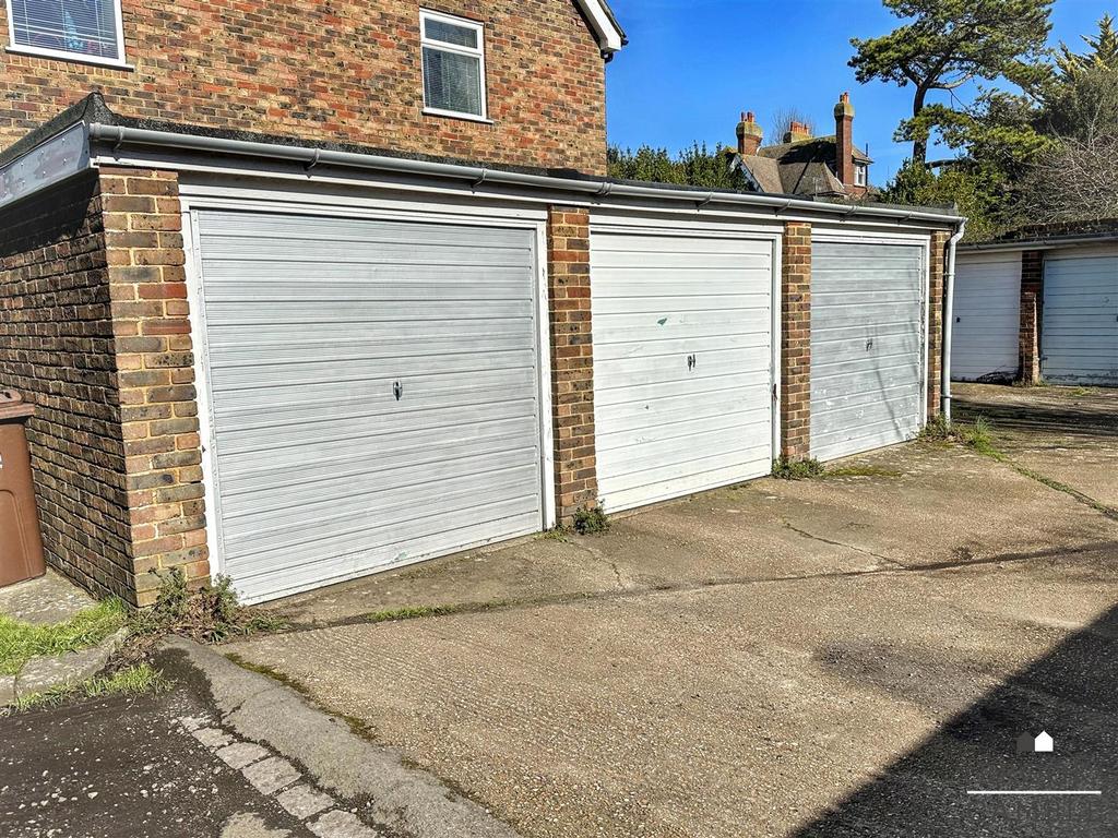 01323 438506