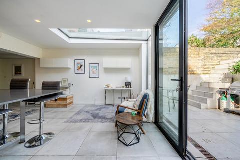2 bedroom flat for sale, Harwood Road, Fulham, London, SW6