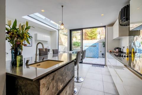 2 bedroom flat for sale, Harwood Road, Fulham, London, SW6
