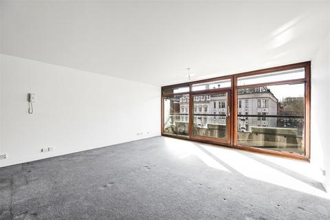 Studio for sale, John Trundle Court, London EC2Y