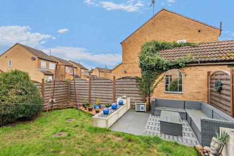 4 bedroom semi-detached house for sale, Buttercup Close, Stamford