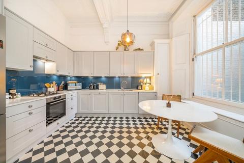 2 bedroom flat for sale, Linden Gardens, London W2