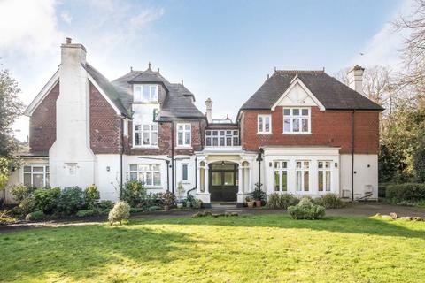 Studio to rent, Palace Road, London SW2