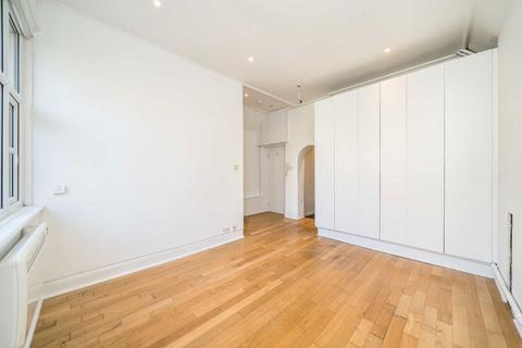 Studio to rent, Palace Road, London SW2