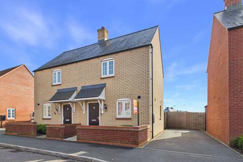 2 bedroom semi-detached house for sale, Pontefract Avenue, Towcester, NN12