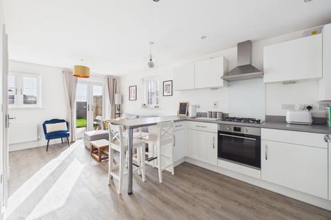 2 bedroom semi-detached house for sale, Pontefract Avenue, Towcester, NN12