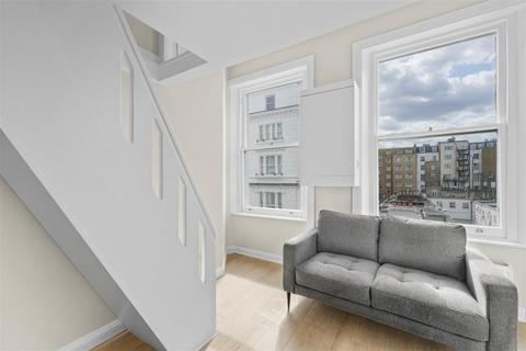 Studio to rent, Courtfield Gardens, London SW5
