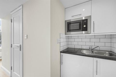Studio to rent, Courtfield Gardens, London SW5