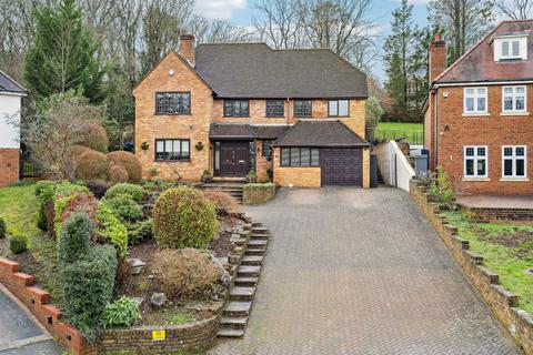 The Covert, Northwood HA6