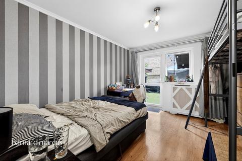 2 bedroom flat for sale, Marlborough Close, London