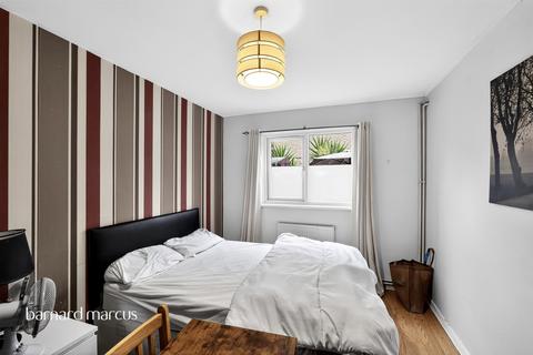 2 bedroom flat for sale, Marlborough Close, London