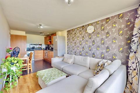1 bedroom flat to rent, Medici Close, Ilford, IG3