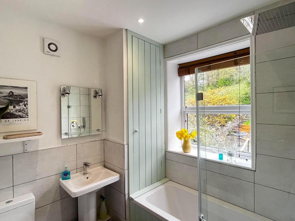 Ensuite 2.jpg