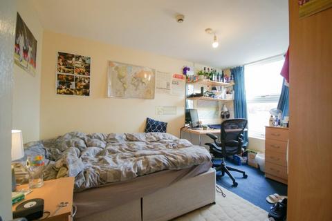 6 bedroom terraced house to rent, Luton Road, Birmingham B29