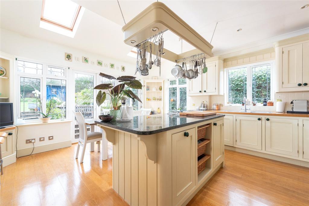 Kitchen/Breakfast Rm
