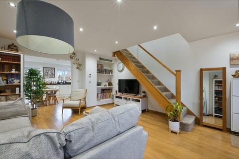 2 bedroom end of terrace house for sale, The Hawthorns, Ewell Village