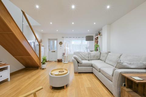 2 bedroom end of terrace house for sale, The Hawthorns, Ewell Village