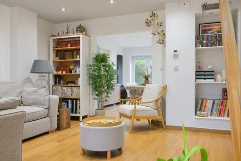 2 bedroom end of terrace house for sale, The Hawthorns, Ewell Village