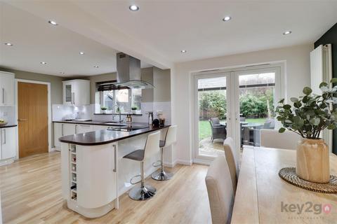 4 bedroom detached house for sale, Oxclose Park Way, Halfway, Sheffield, S20