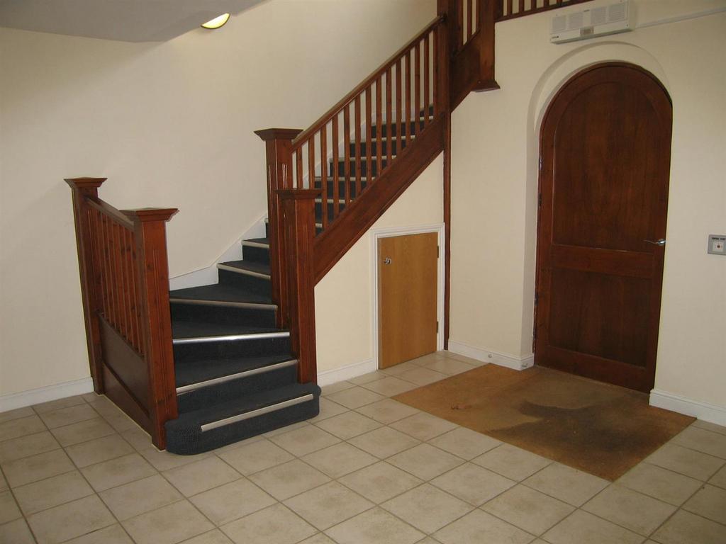Annesley House 18 - entrance.jpg