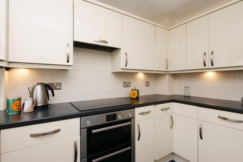2 bedroom end of terrace house for sale, Birch Copse, York
