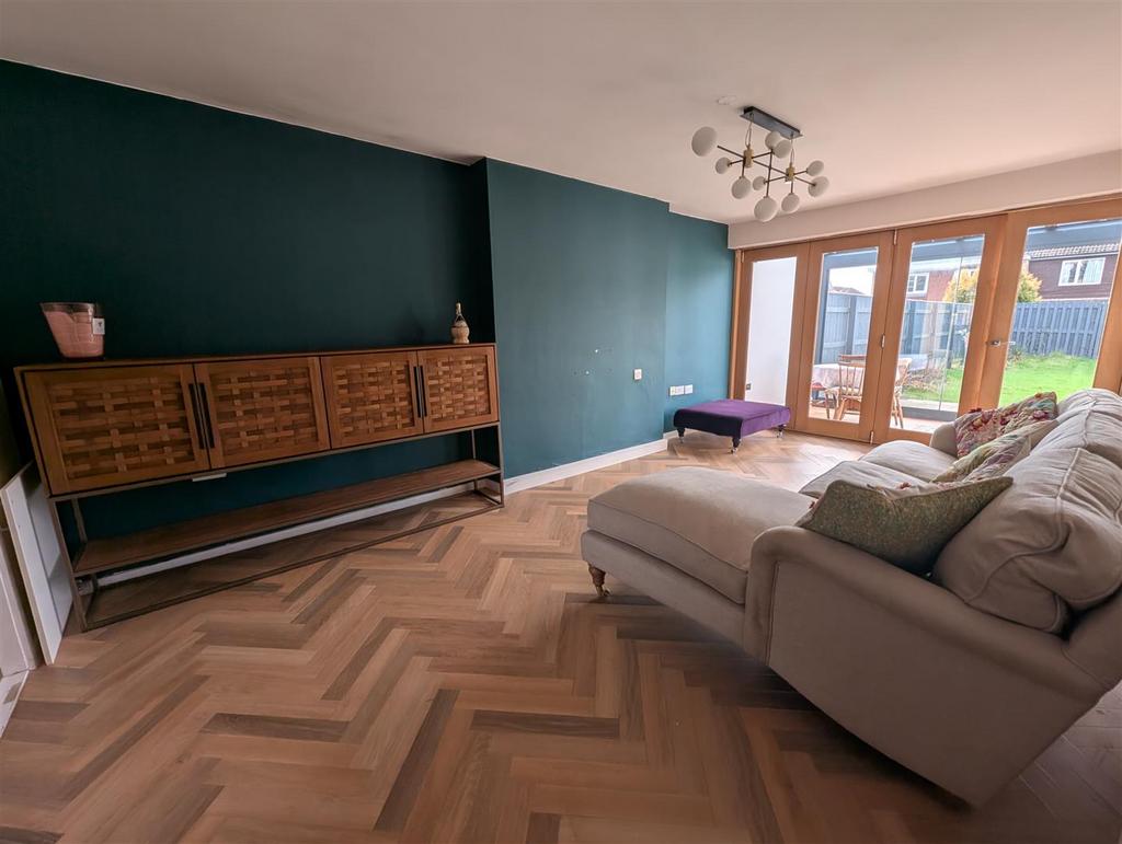 Lounge/Dining Room