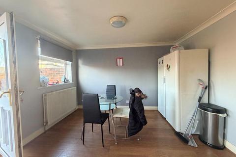 3 bedroom end of terrace house to rent, Norham Walk, Ormesby, Middlesbrough