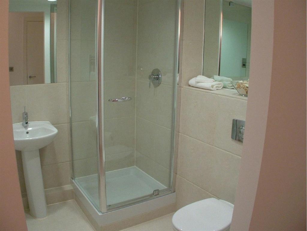 Ensuite.JPG