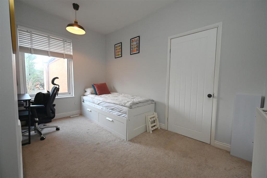 Bedroom2.1.JPG
