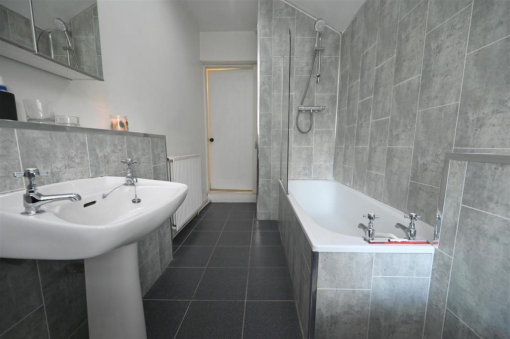 Bathroom1.JPG