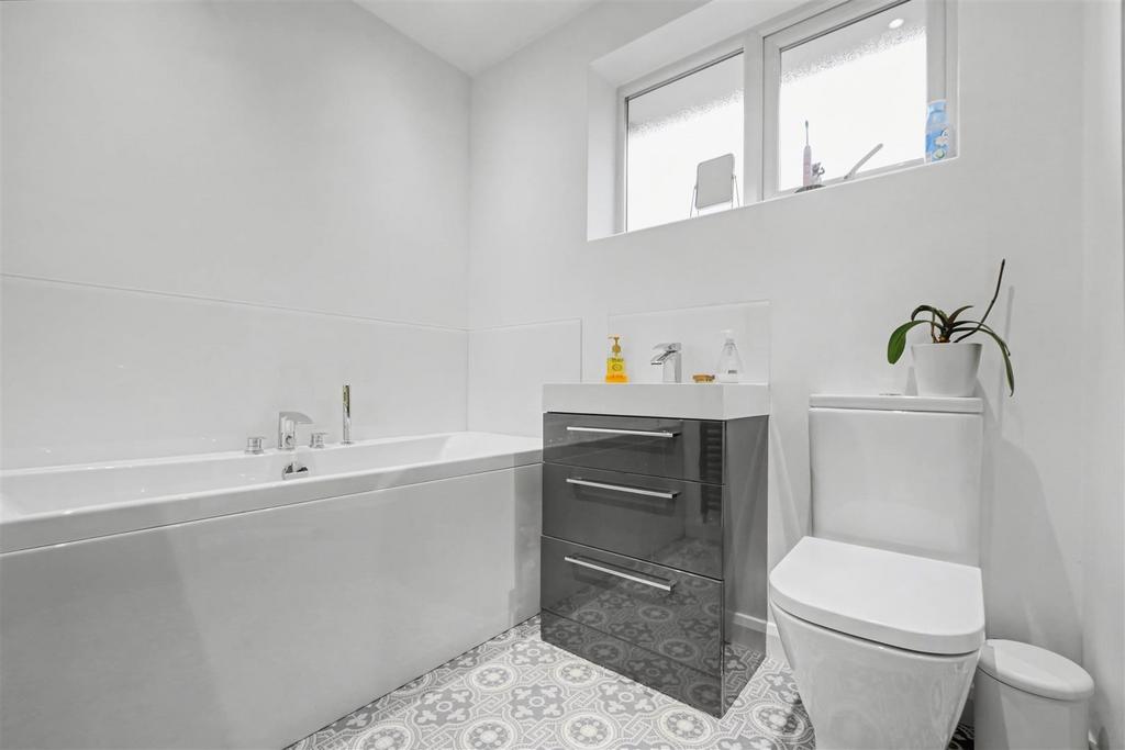 Bathroom 1.jpeg