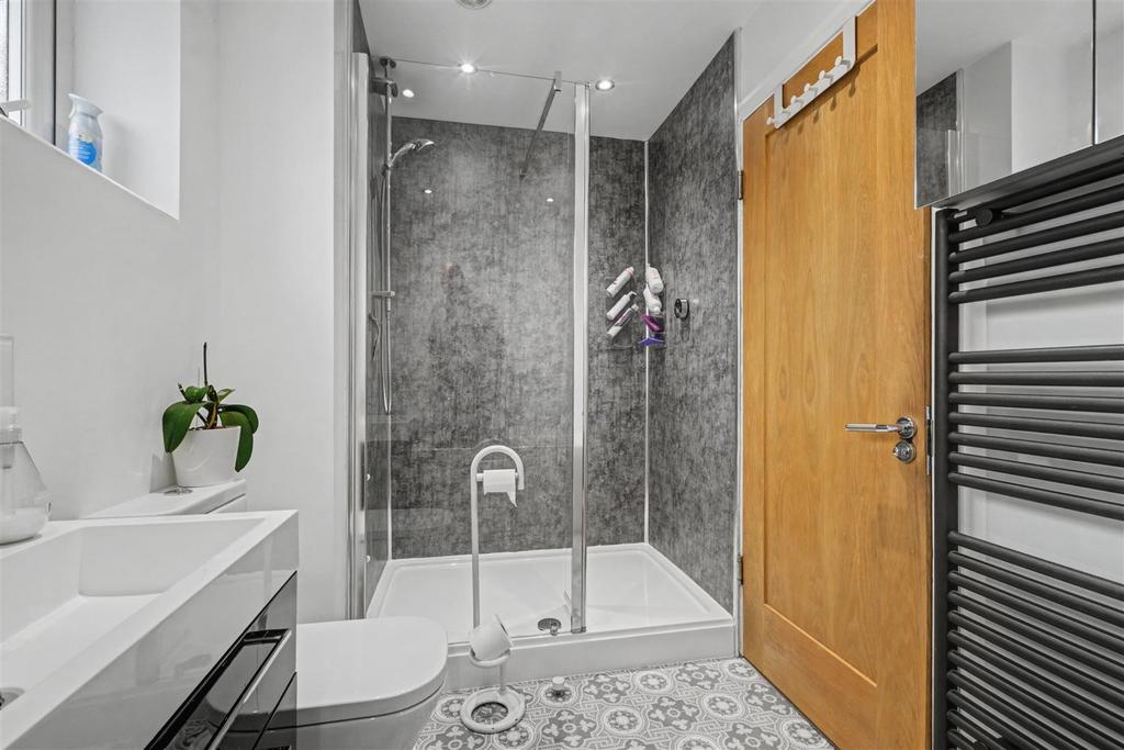 Bathroom 2.jpeg