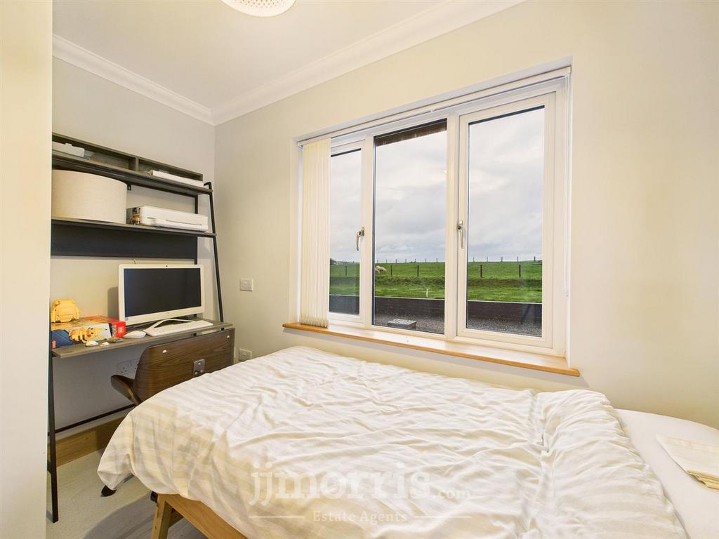 Bedroom/Office