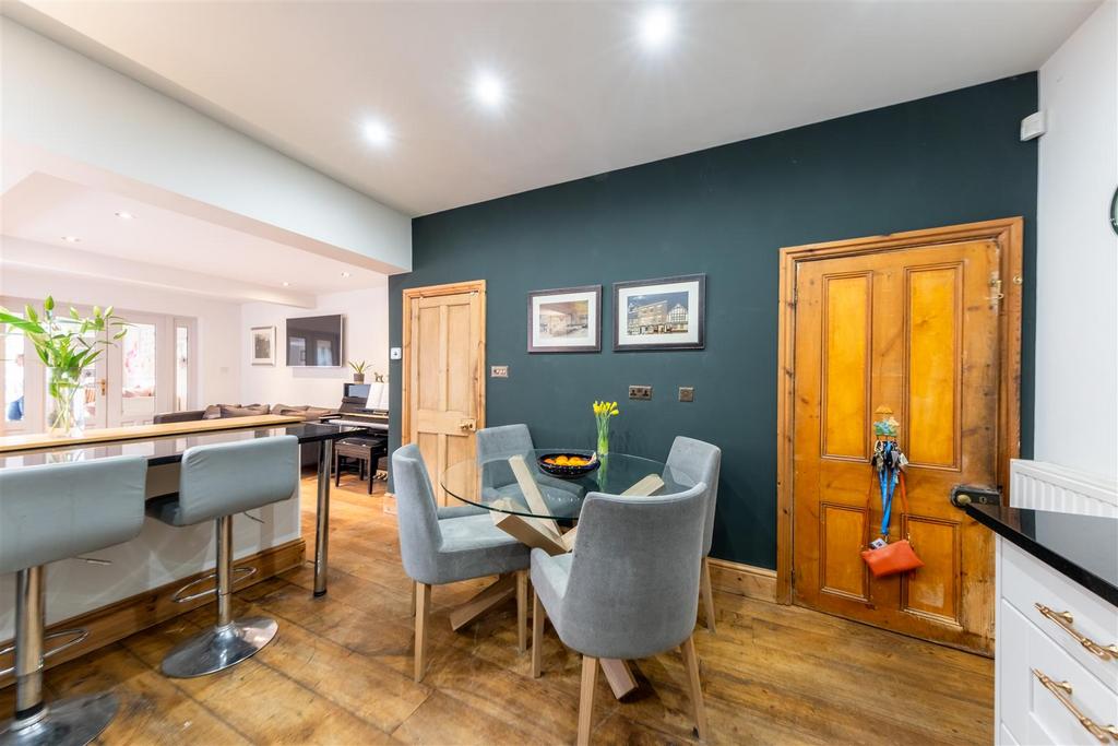 25 Brown Heath Road-002.jpg