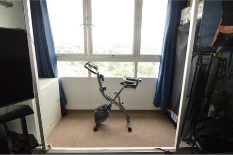 1 bedroom flat for sale, Nightingale Vale, London, SE18