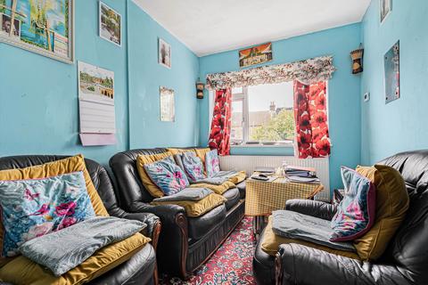 2 bedroom flat for sale, Redcliffe Gardens, Ilford IG1