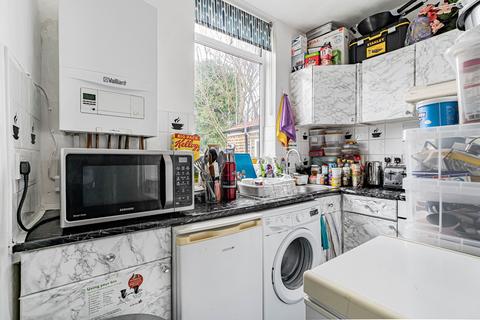 2 bedroom flat for sale, Redcliffe Gardens, Ilford IG1