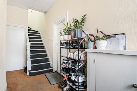 2 bedroom flat for sale, Redcliffe Gardens, Ilford IG1