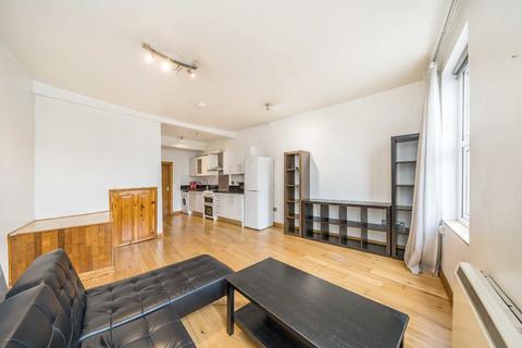 1 bedroom flat to rent, Clapham Common South Side, London SW4