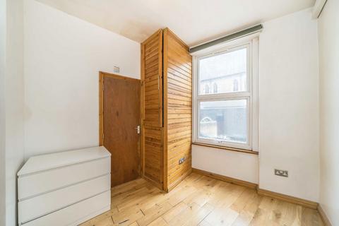 1 bedroom flat to rent, Clapham Common South Side, London SW4