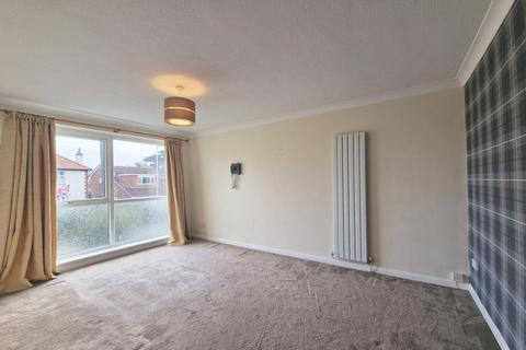 2 bedroom flat to rent, London Road, Deal, CT14