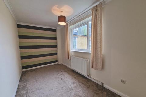 2 bedroom flat to rent, London Road, Deal, CT14