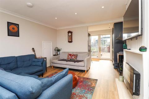 3 bedroom terraced house for sale, Regent Close, Fleet GU51