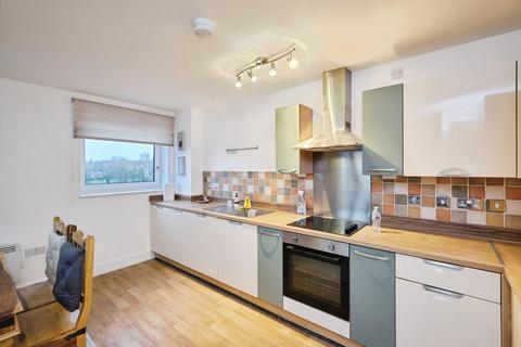 2 bedroom flat for sale, Bell Barn Road, Birmingham, West Midlands, B15