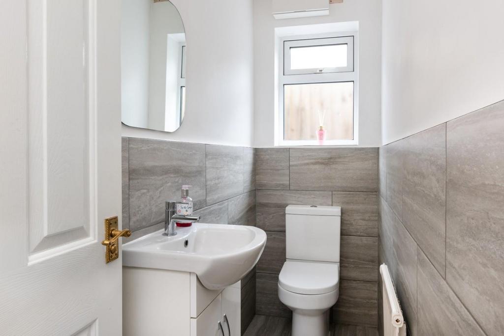 1 Elliston Drive, Bath, BA2 1 LU-6.jpg