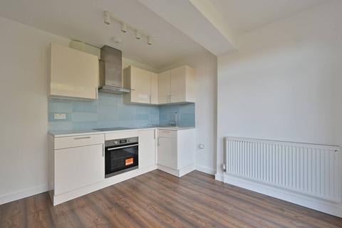 2 bedroom flat for sale, Ridgehurst Avenue, Watford, WD25