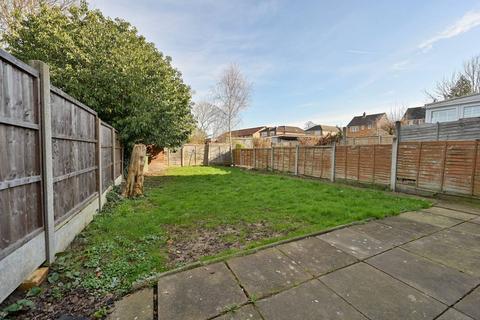 2 bedroom flat for sale, Ridgehurst Avenue, Watford, WD25