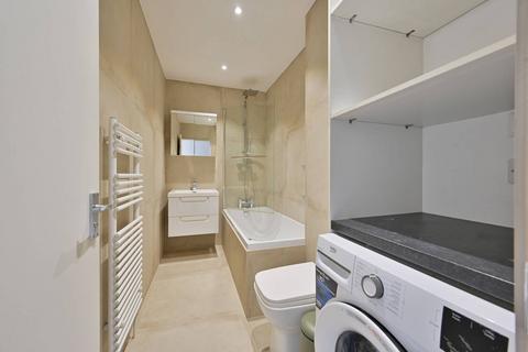 2 bedroom flat for sale, Ridgehurst Avenue, Watford, WD25
