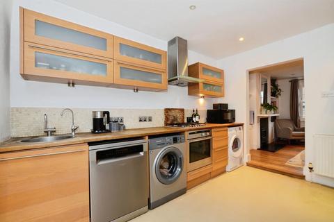 3 bedroom end of terrace house for sale, Cravells Road, Harpenden