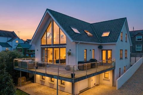 4 bedroom detached house for sale, Paradise Row, Pembroke SA71